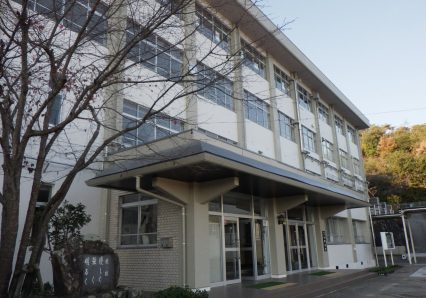 姫路市立四郷学院後期課程校舎便所外壁改修工事